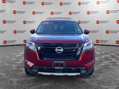 Used 2025 Nissan Pathfinder SL w/ Black Appearance Package image 8