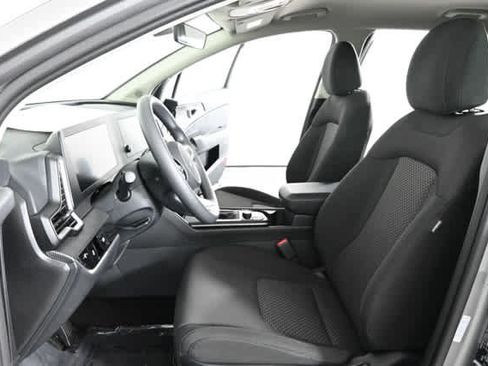 Used 2025 Kia Sportage LX image 17