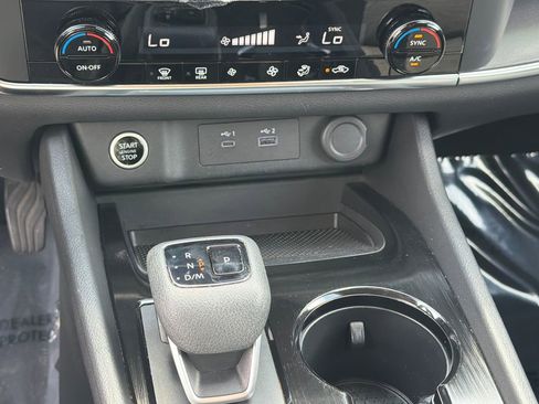 Used 2023 Nissan Rogue SV FWD image 29