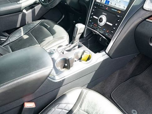 Used 2019 Ford Explorer Platinum AWD/4WD image 44