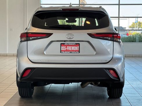 Certified 2024 Toyota Highlander XLE AWD/4WD image 5
