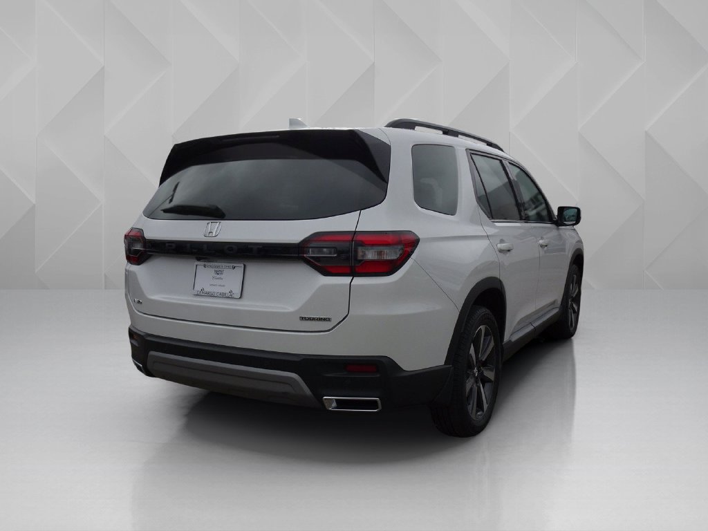 Used 2023 Honda Pilot Touring image 5
