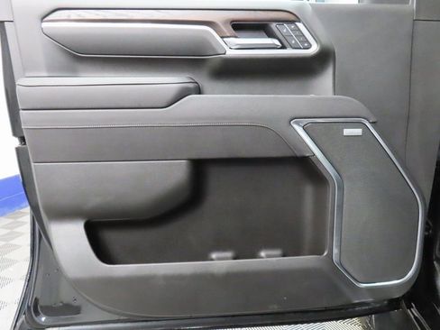 Used 2025 GMC Sierra 2500 SLT image 55