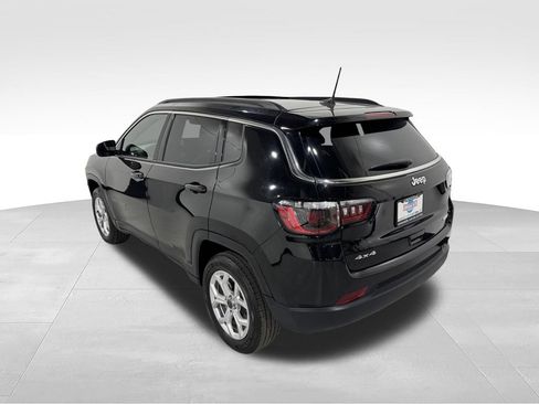 Used 2025 Jeep Compass Latitude w/ Sun & Sound Group AWD/4WD image 37