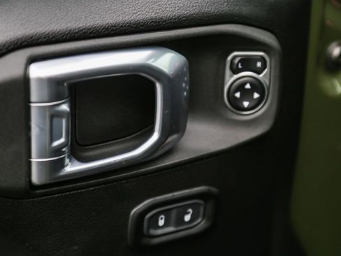 Used 2021 Jeep Gladiator Willys image 20