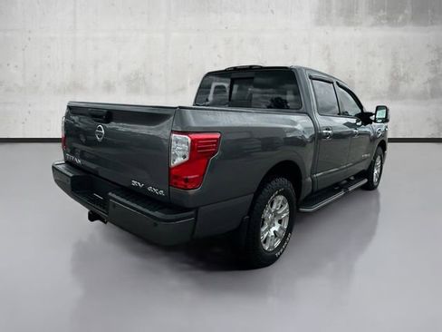 Used 2017 Nissan Titan SV image 5
