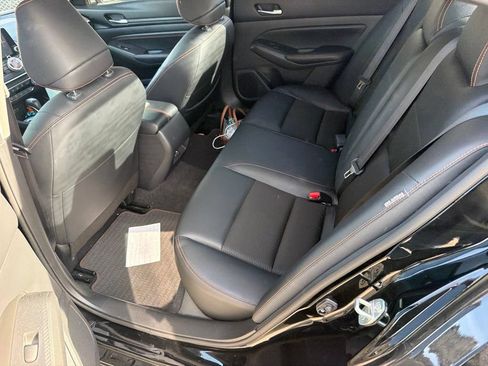 Used 2022 Nissan Altima 2.5 SR w/ Midnight Edition Package FWD image 8