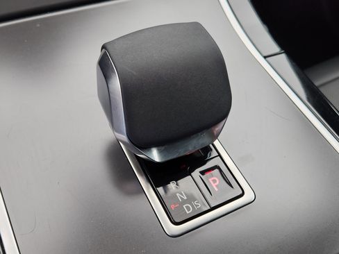 Certified 2025 Land Rover Range Rover Velar Dynamic SE image 22