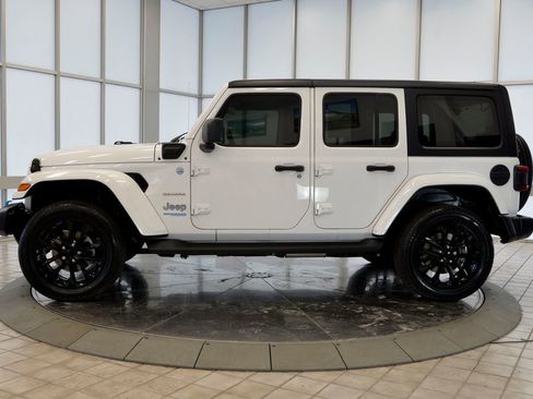 Used 2022 Jeep Wrangler Unlimited Sahara w/ Cold Weather Group image 5