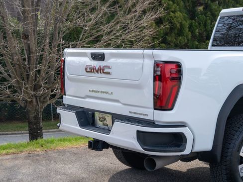 Used 2025 GMC Sierra 2500 Denali w/ Denali Reserve Package image 11