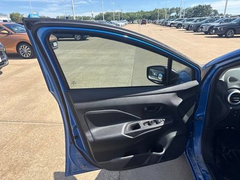 Used 2023 Nissan Versa S w/ Trunk Package FWD image 9
