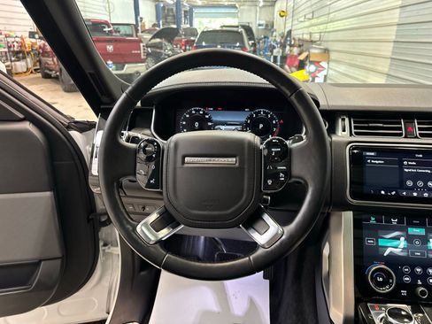 Used 2018 Land Rover Range Rover image 13