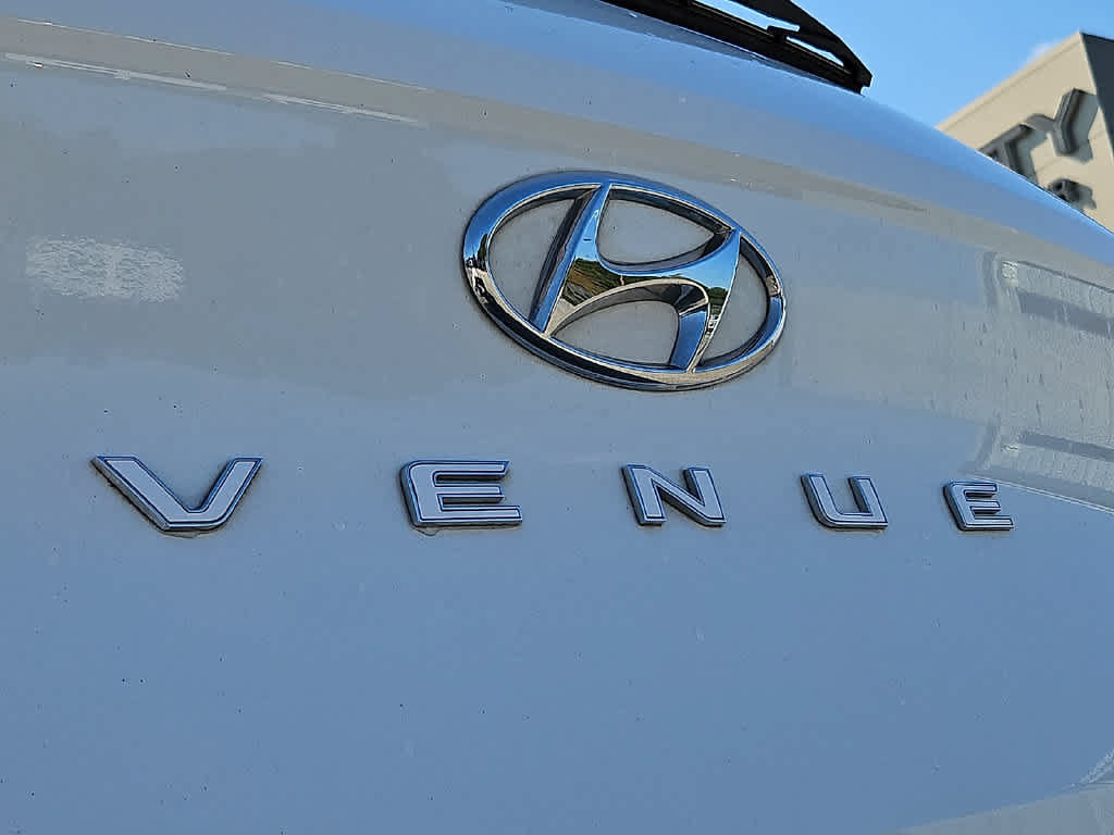 Used 2023 Hyundai Venue SEL FWD image 29