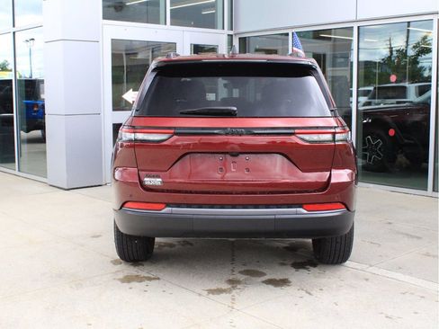 Used 2026 Jeep Grand Cherokee Altitude AWD/4WD image 7