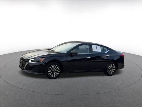 Used 2025 Nissan Altima 2.5 SV image 8