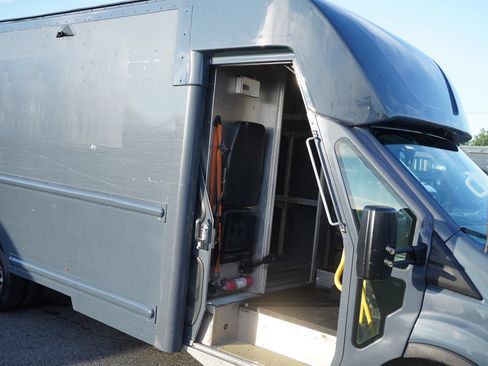 Used 2021 Ford Transit 350 DRW RWD image 15