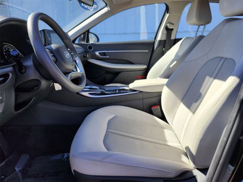 Used 2023 Hyundai Sonata SE image 16
