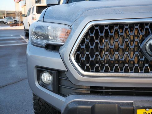 Certified 2018 Toyota Tacoma TRD Off-Road image 17