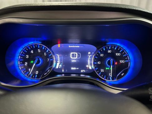 Used 2024 Chrysler Pacifica Limited w/ S Appearance Package image 16