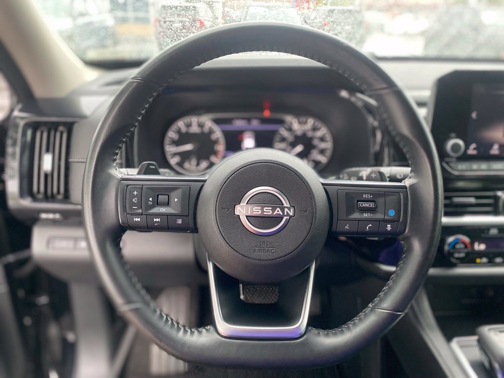 Used 2025 Nissan Pathfinder SV FWD image 18