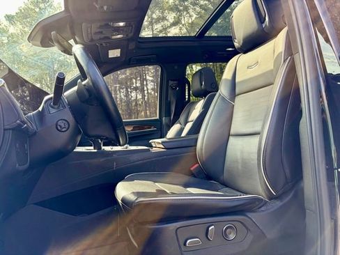 Used 2023 Cadillac Escalade ESV Premium Luxury image 27