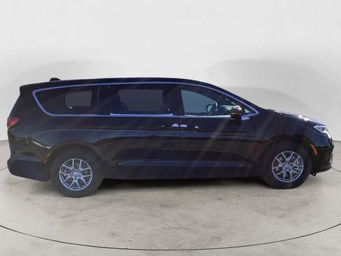 New 2026 Chrysler Pacifica Select image 7