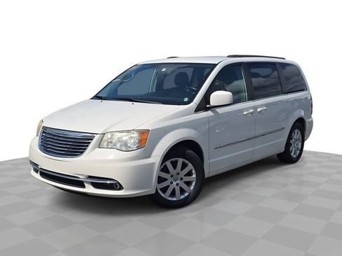 Used 2013 Chrysler Town & Country Touring FWD image 1