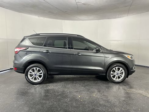 Used 2018 Ford Escape SE image 13