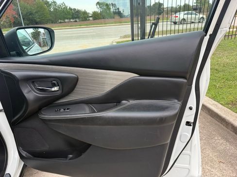 Used 2017 Nissan Murano S w/ Navigation Package image 19