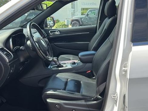 Used 2022 Jeep Grand Cherokee Limited w/ Tech Group AWD/4WD image 10