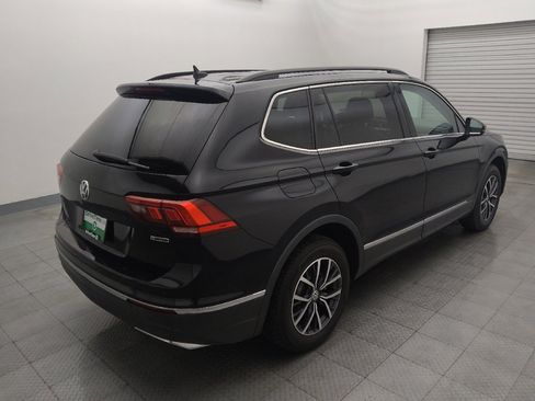 Used 2020 Volkswagen Tiguan SE w/ Panoramic Sunroof Package image 9