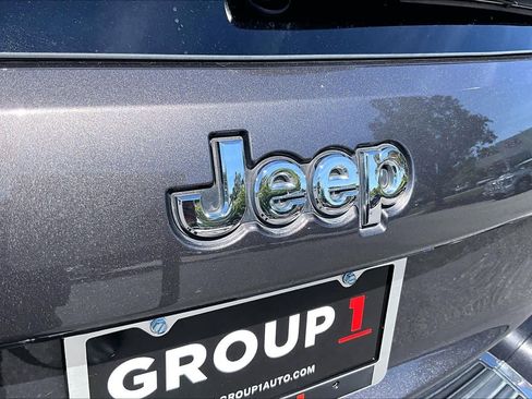 Used 2017 Jeep Grand Cherokee Overland AWD/4WD image 31