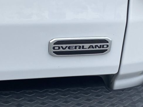 Used 2022 Jeep Gladiator Overland AWD/4WD image 5