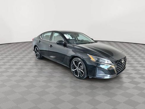 Certified 2024 Nissan Altima 2.5 SR FWD image 1