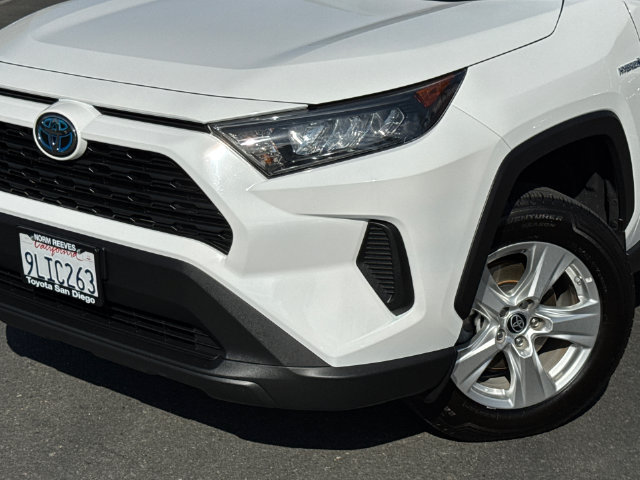 Certified 2021 Toyota RAV4 LE AWD/4WD image 3