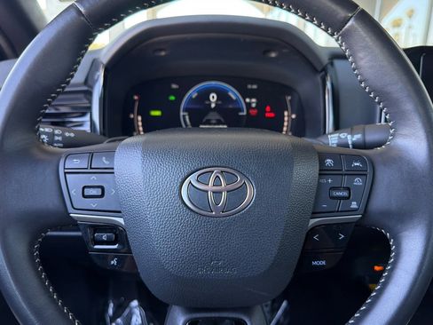 Used 2025 Toyota Camry SE FWD image 24