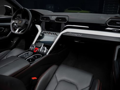 Used 2019 Lamborghini Urus AWD/4WD image 58