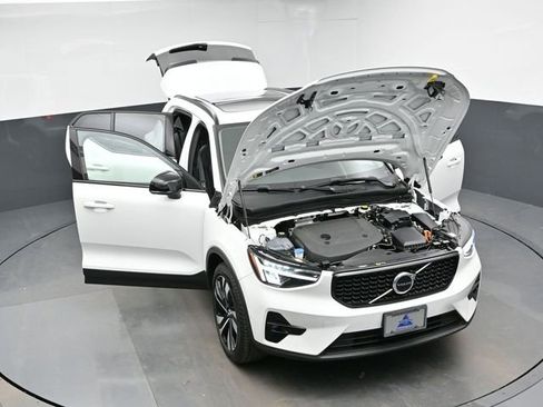 Used 2023 Volvo XC40 B5 Plus w/ Driver Assist Package image 41