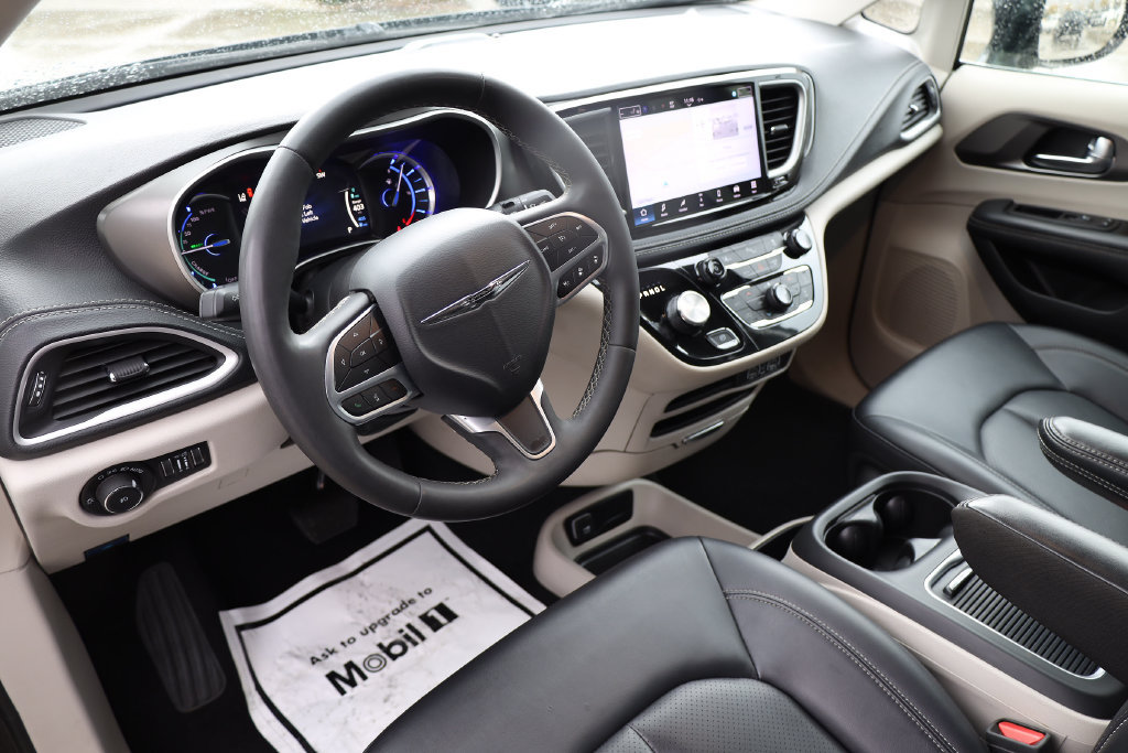 Used 2024 Chrysler Pacifica Limited FWD image 12