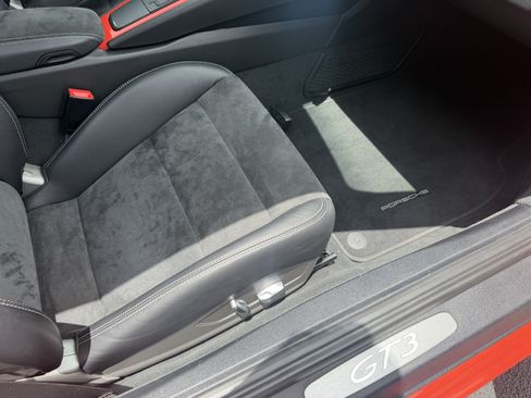 Certified 2018 Porsche 911 GT3 RWD image 17