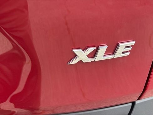 Used 2025 Toyota RAV4 XLE w/ Convenience Package FWD image 7