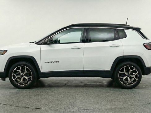 Used 2025 Jeep Compass Limited image 5