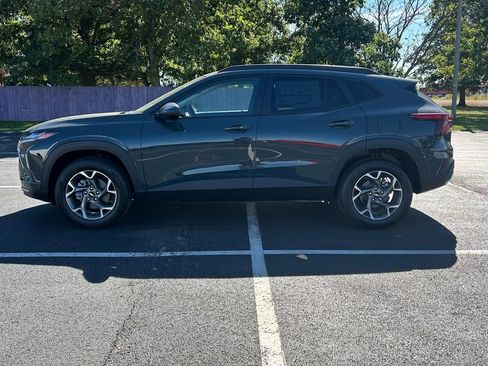 New 2025 Chevrolet Trax LT w/ LT Convenience Package image 4