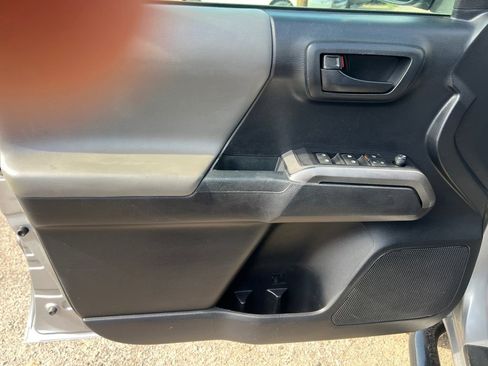 Used 2019 Toyota Tacoma SR5 AWD/4WD image 19