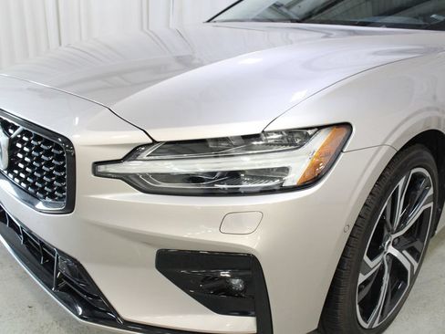 Used 2024 Volvo S60 B5 Plus w/ Climate Package AWD/4WD image 33