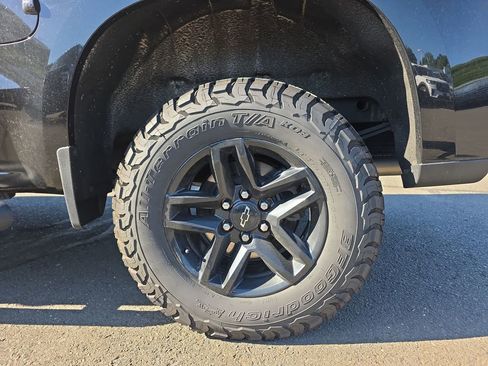 Used 2020 Chevrolet Silverado 1500 LT Trail Boss w/ Midnight Edition AWD/4WD image 13