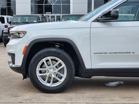 Used 2022 Jeep Grand Cherokee L Laredo w/ Luxury Tech Group I AWD/4WD image 9