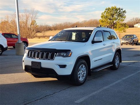 Used 2020 Jeep Grand Cherokee Laredo image 1