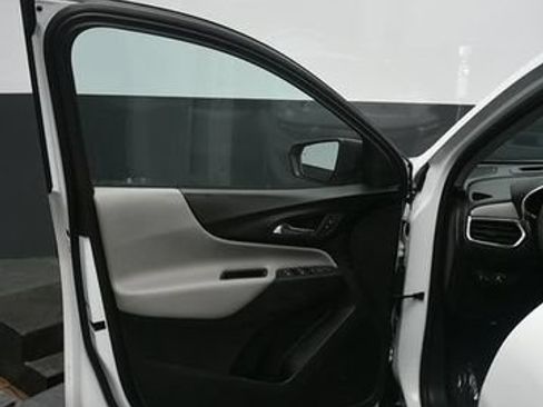 Used 2022 Chevrolet Equinox LS AWD/4WD image 12