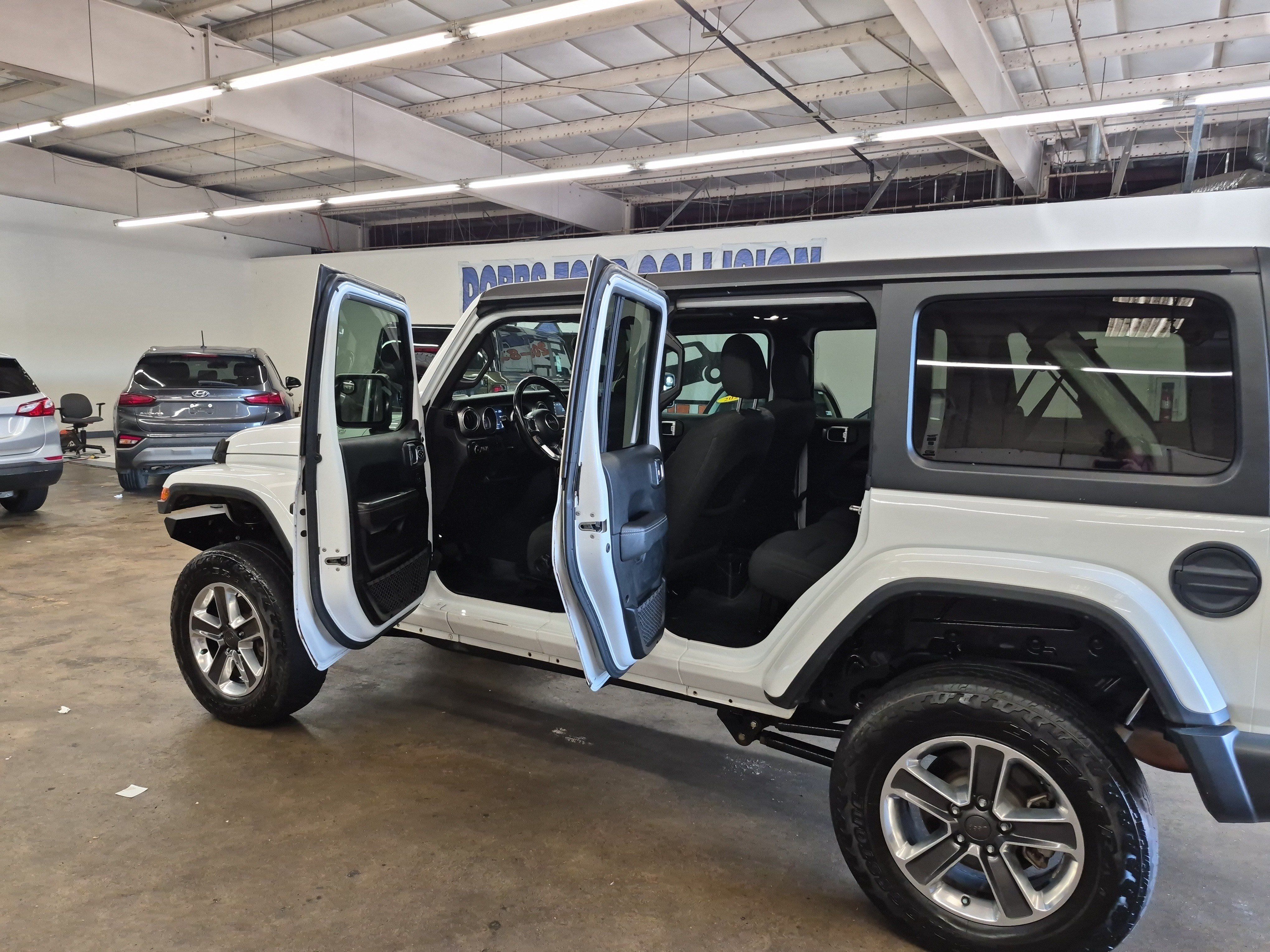 Used 2019 Jeep Wrangler Unlimited Sahara AWD/4WD image 13